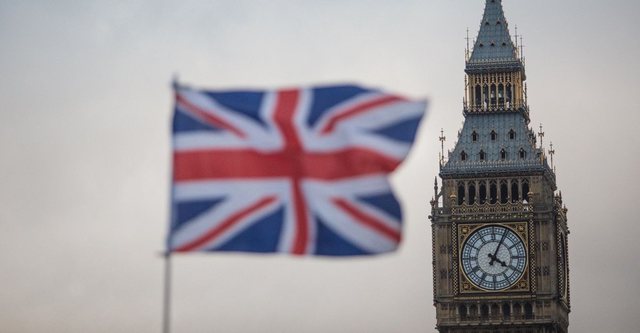 TË VAKSINUARVE NUK DO T’U KËRKOHET TEST ANTI-COVID/ Britania thjeshton rregullat hyrëse