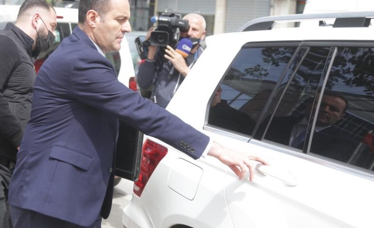 VOA: Adriatik Llalla, i pari ish-zyrtar i lartë që dënohet nga GJKKO dhe i shpallur “non grata” nga DASH