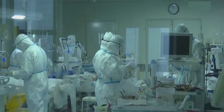 TRAGJIKE/ 36 vjeçarja shqiptare humb betejën me COVID një ditë pasi solli në jetë vajzën e saj