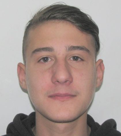 VRAU POLICIN/ 21-vjeçari në luftë për jetën, i intubuar dhe me plagë të mëdha në kokë. Mjeket…