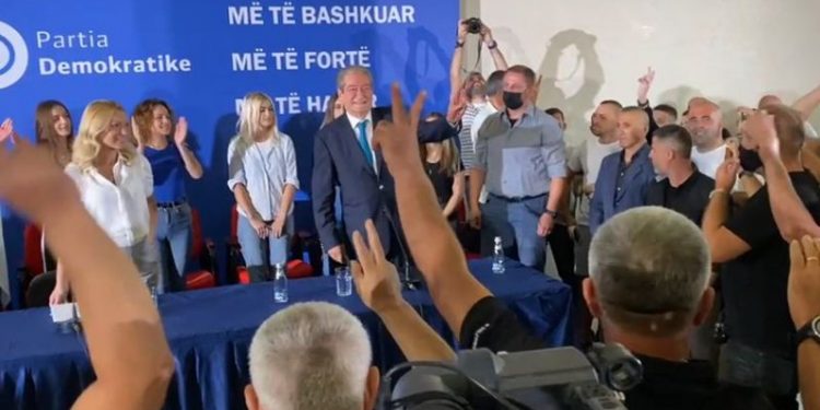 IA THOTË NË SY/ Qytetarja-Berishës: Konformizmi juaj është një formë korrupsioni, po e paguajmë ne