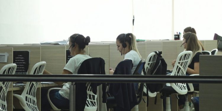 VAKSINIMI ME DETYRIM/ “Call Center” mund të jetë sektori i radhës që e aplikon