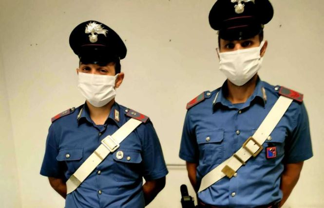 NERVOZ GJATË KONTROLLIT/ Policia italiane i shkon në shtëpi shqiptarit dhe i gjen kokainë në bufe