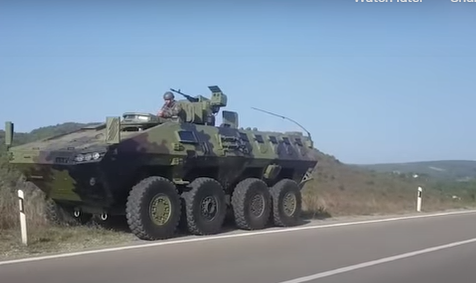 PAMJET/ Tensioni me Kosovën për reciprocitetin e targave, Serbia vendos 4 tanke dhe helikopterë në kufi
