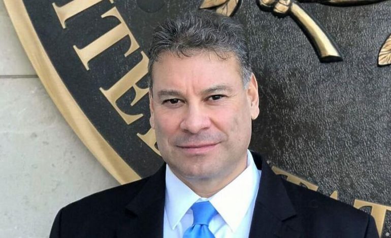 PROFILI: Një Escobar amerikan, kush është i dërguari i ri SHBA për Ballkanin