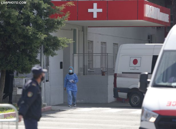 COVIDI NË SHQIPËRI/ Sërish SHIFRA të larta, 896 raste të reja dhe 3 humbje jete në…