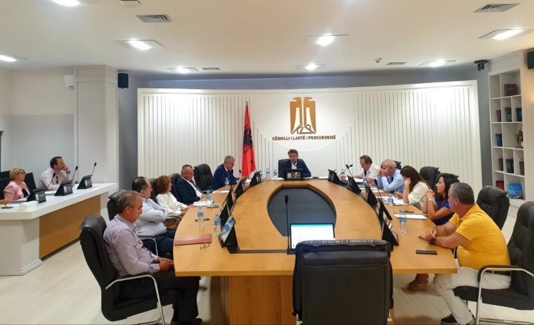 DALIN EMRAT/ KLP cakton drejtuesit e dy prokurorive në rrethe, kush do t’i drejtojë institucionet në Korçë e Mat