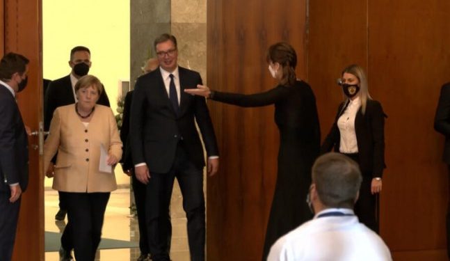 VIZITA NË BEOGRAD DHE TIRANË/ Vuçiç: Merkel do prezantojë projektin “Ballkani i Hapur”, përfitojnë…