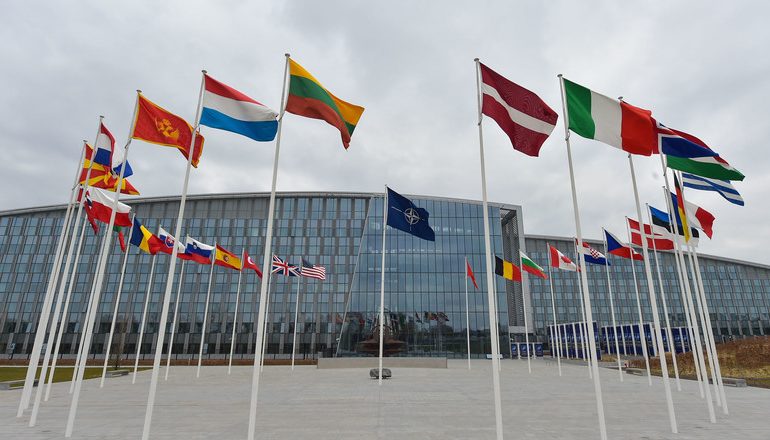 TENSIONET KOSOVË-SERBI/ NATO: Palët të shmangin veprimet e njëanëshme dhe të ulen për dialog