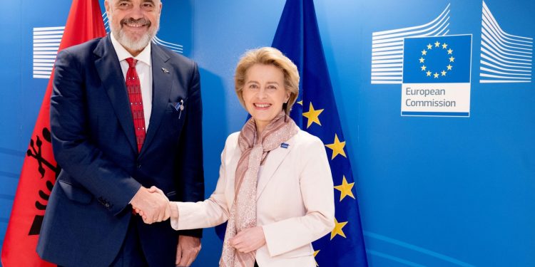 NDALESA E PARË NË SHQIPËRI! Von der Leyen nis turin në Ballkanin Perëndimor (DATA)