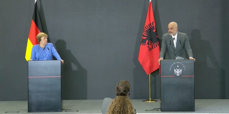 KUSH MUND T’JU ZËVËNDËSOJË? Merkel: Macron e Kurz e duan Ballkanin, keni shumë miq…