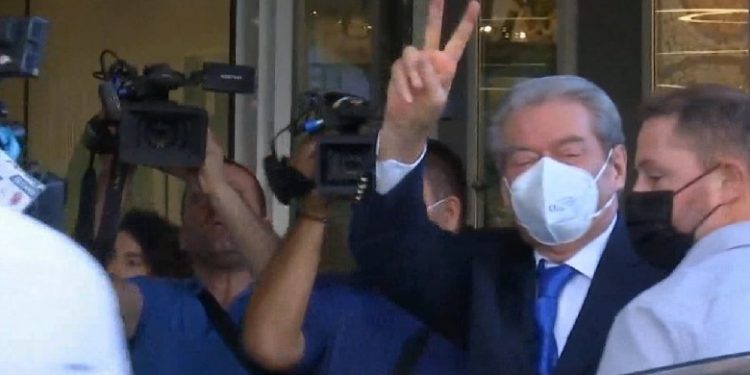 NIS TAKIMET/ Demokratët e deputetët që “braktisën” Bashën: O Sali o hero, gjithë Shqipëria ty të do