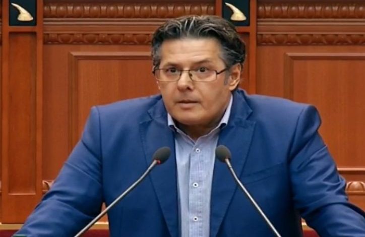 “BOLL MË!” Edi Paloka thirrje shqiptarëve: Ngrihuni luftoni për vete dhe fëmijët tuaj, jo për ne