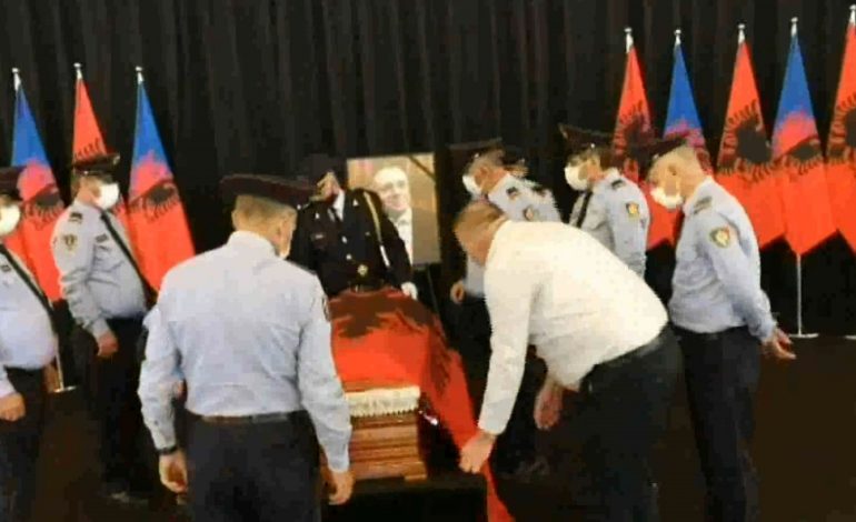 “S’KA FJALË QË MË NGUSHËLLON”/ Fjalët rrëqethëse të babait të Saimir Hoxhës: Nuk kam motiv të jetoj