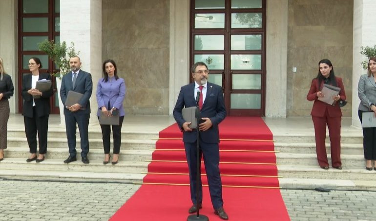 SAIMIR HOXHA SHPALLET “DËSHMOR I ATDHEUT”/ Çuçi: Trajtim financiar familjarëve, ja çfarë përfitojnë fëmijët