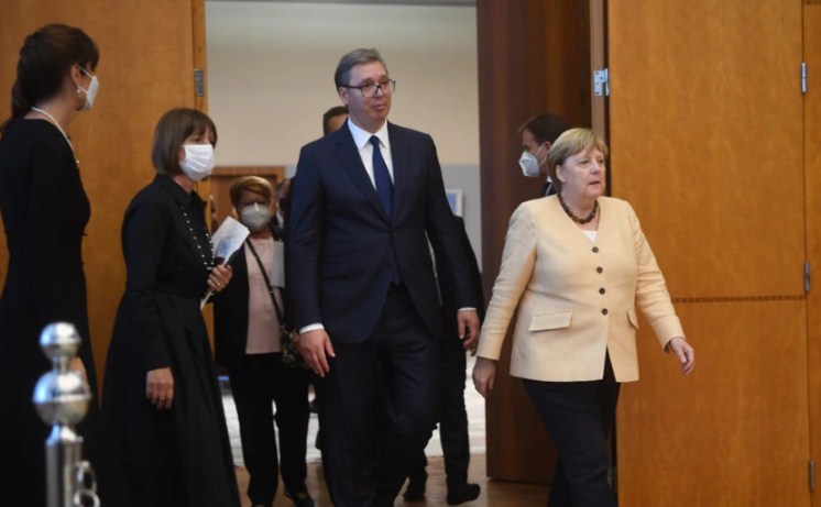 TAKIMI ME MERKEL/ Vuçiç: E dimë se KOSOVA është kusht për integrimin evropian të Serbisë