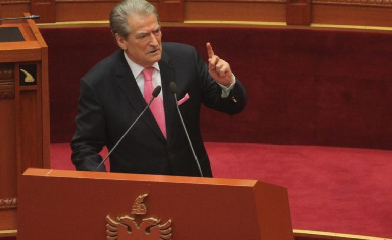 NIS SOT DEBATI POLITIK/ PD rikthehet në Kuvend pas 30 muajsh mungesë, por pa Berishën në grupin parlamentar
