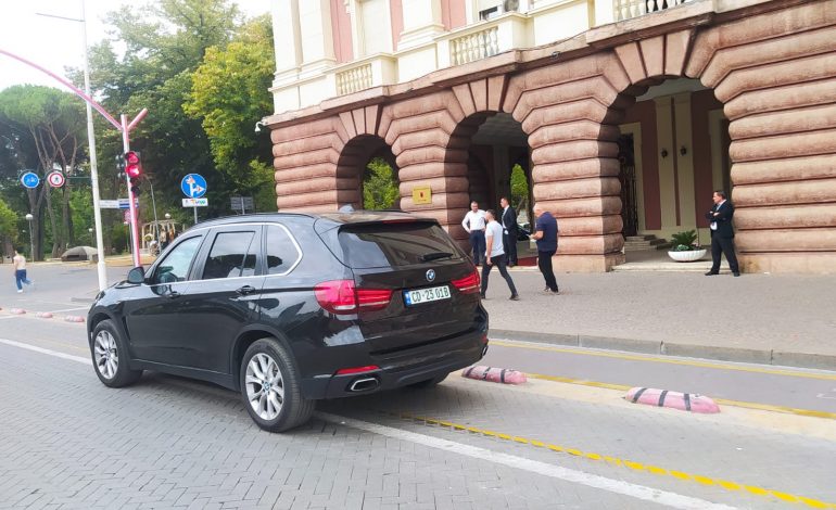 PAS VOTIMIT TË QEVERISËA/ Ambasadorja Kim në Kryesinë e Kuvendit, takim me kryeparlamentaren Nikolla