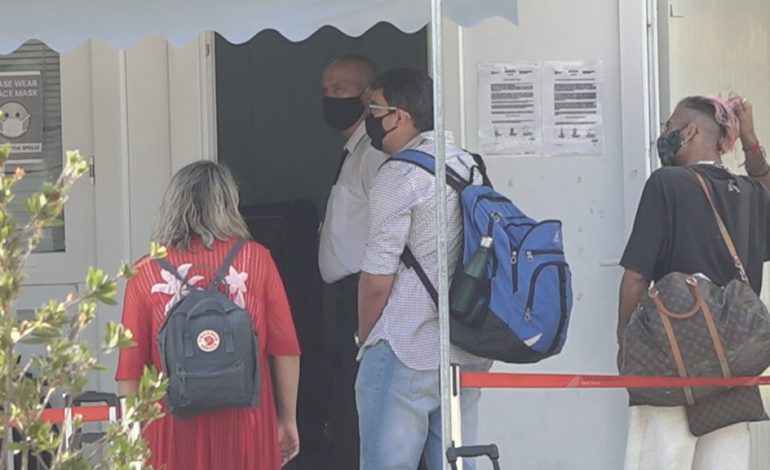 FALSIFIKUAN TESTET E PCR-SË/ Austria kthen 20 shqiptarë