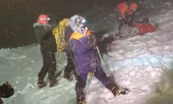 TEMPERATURA DERI NË MINUS 20 GRADË/ “Ngrijnë për së gjalli” pesë alpinistë në majën më të lartë të Evropës