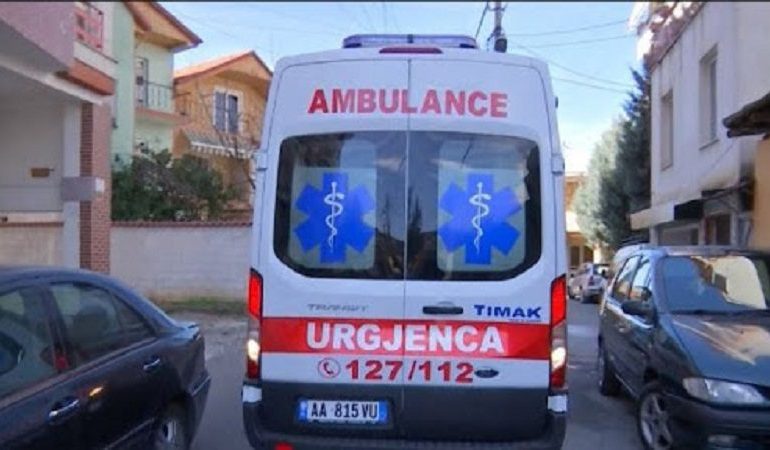 TRAGJIKE NË ELBASAN/ Fëmija 6 vjeç bie nga ballkoni dhe humb jetën