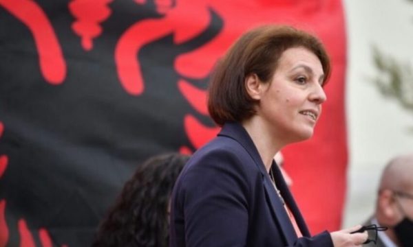 E INFEKTUAR ME KORONAVIRUS/ Ministrja Donika Gërvalla në gjendje të rëndë shëndetësore