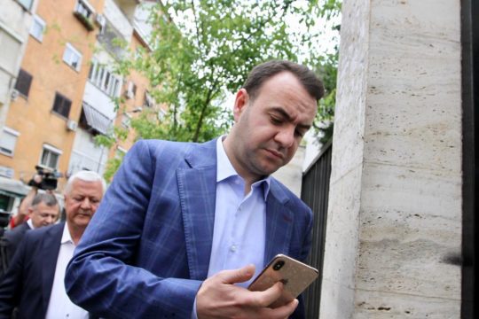 PËRJASHTIMI I BERISHËS NGA PD/ Çuni i Fahriut sulmon Bashën: Na i ule kokën me këtë që bëre…