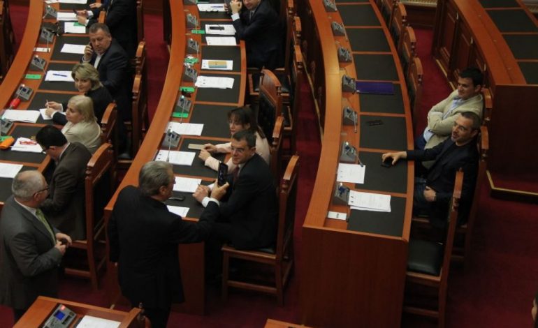 NUK PËRMBAHET/ Berisha: Nuk ka bir ku**e që e dënon Saimir Tahirin, ai ka peng Ramën. Kjo është pseudoreforma e Sorosit