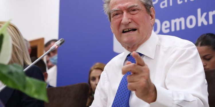 U PËRJASHTUA NGA PD/ Berisha mbledh demokratët e Fierit, ja çfarë tërhoqi vëmendjen në videon e publikuar