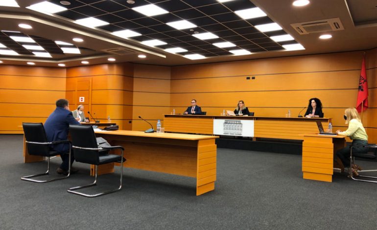 VETTINGU/ Prokurori Julian Çafka jep shpjegime për profesionalizmin dhe figurën