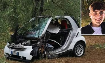 E TRISHTË/ "Smarti" PËRPLASET me pemën, 21-vjeçari shqiptar në Itali humb jetën në aksident