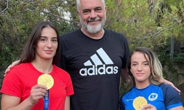 RAMA SHPALLI PUNËSIMIN E XHUDISTEVE NË MINISTRINË E MBROJTJES/ Reagon trajneri i tyre: Bravo! Duhet ta bëj dhe Kosova