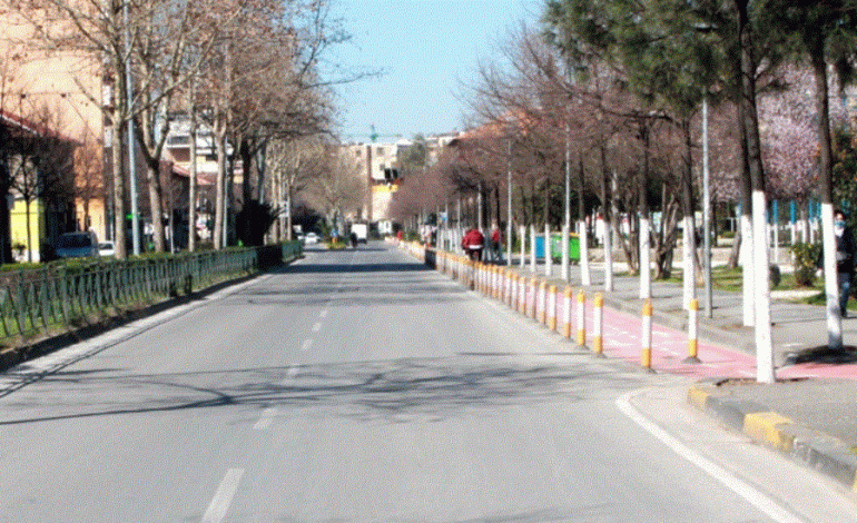MOS DILNI ME MAKINË NESËR NË TIRANË/ Mund të ngecni në trafik: Rrugët që bllokohen