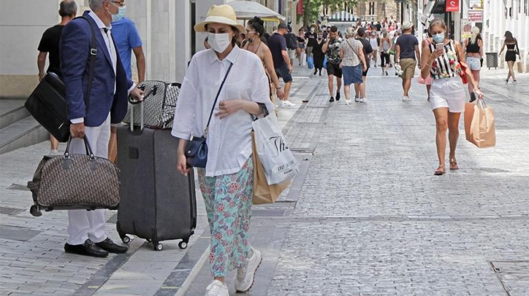 RRITEN INFEKTIMET NË GREQI/ Regjistrohen 2,729 raste të reja dhe 35 humbje jete në 24 orët e fundit