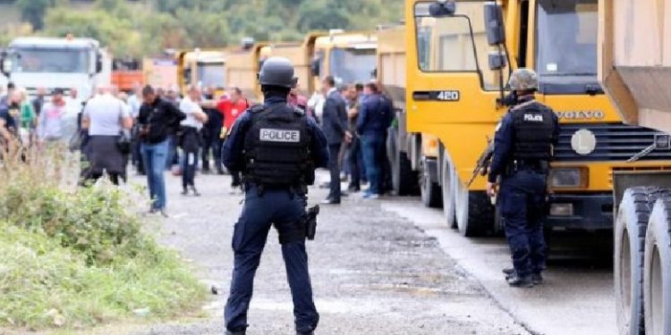 RECIPROCITETI I TARGAVE ME SERBINË/ Vazhdon bllokimi i rrugës afër pikës kufitare në Jarinjë