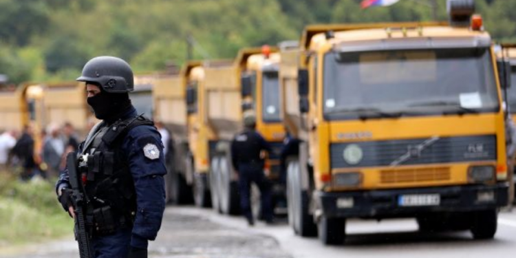 SITUATA NË VERI TË KOSOVËS/ Vazhdojnë edhe sot bisedimet për targat në Bruksel