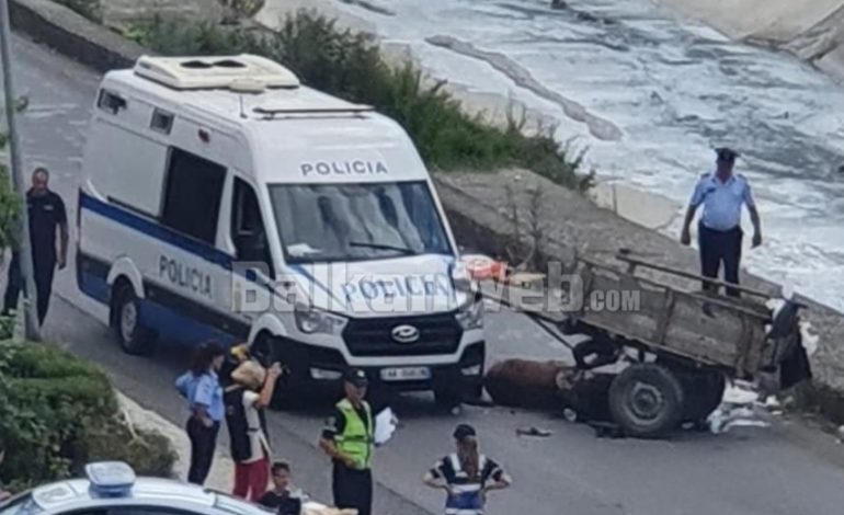 AKSIDENT NË BRADASHESH/ Po çonte në gjyq dhëndrin e Qazim Sejdinit! Furgoni i burgut përplas karrocierin