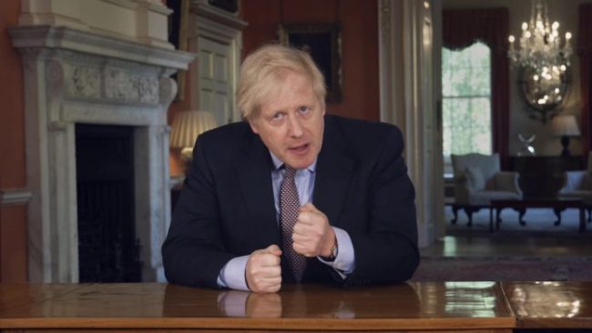 “DIMRI PO VJEN”/ Johnson shpalos planin për muajt e ardhshëm: Maska të detyrueshme dhe punë…