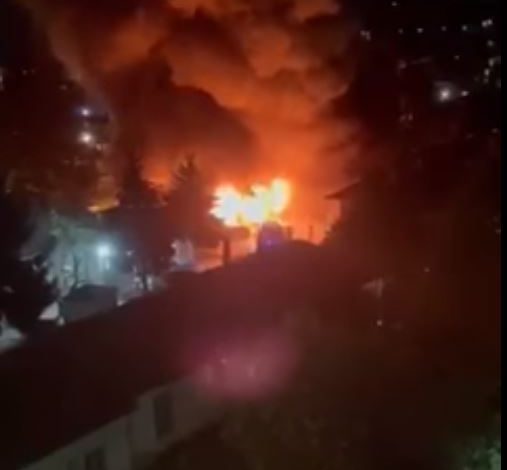 E RËNDË NË TETOVË/ Spitali i COVID përfshihet nga flakët, ka pacientë dhe mjekë të vdekur