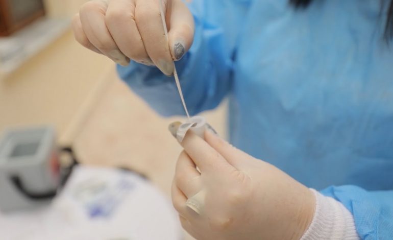 SKANDALI ME TESTET E SHPEJTA/ ZBULOHET laboratori ilegal në Durrës. 483 udhëtarë morën test fals