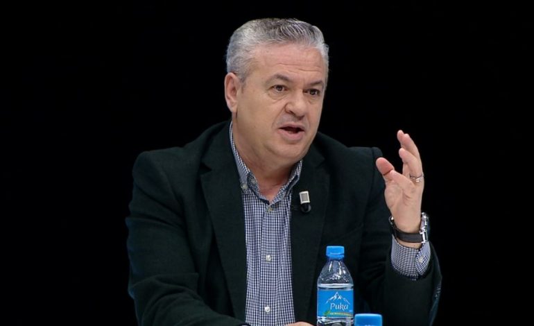 HABIT Myslim Murrizi: Berisha e Basha kanë dashur të kruhen aty ku u hante, por “lufta” e tyre është lojë