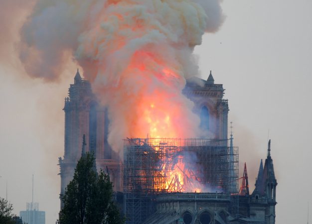 DY VITE PAS ZJARRIT SHKATËRRUES/ Fillon restaurimi i Katedrales ‘Notre-Dame’ në Paris