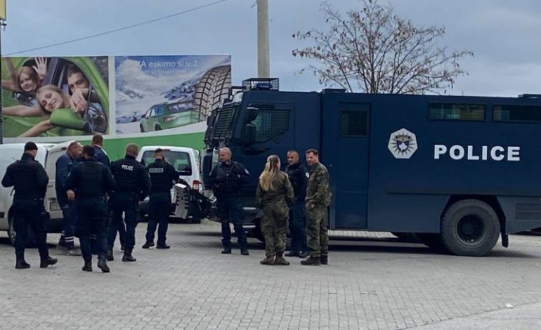 RECIPROCITETI PËR TARGAT E MAKINAVE/ Policia e Kosovës dhe KFOR “blindojn” rrugët që të çojnë në kufirin me Serbinë