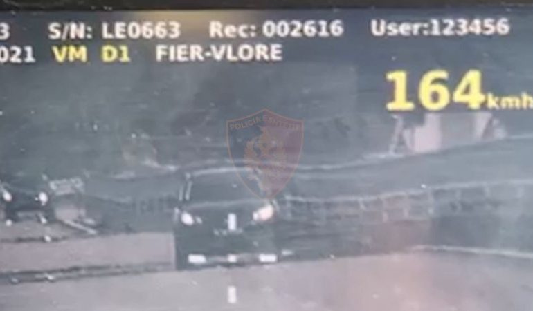 KONTROLLET E FUNDJAVËS/ Arrestohen 14 shoferë dhe gjobiten 1343 të tjerë, pezullohen 52 leje drejtimi