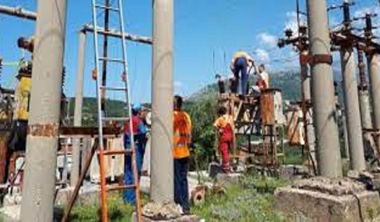 RIPARIMET E KABINAVE/ Nesër, 8 orë pa energji elektrike në 5 zona të kryeqytetit