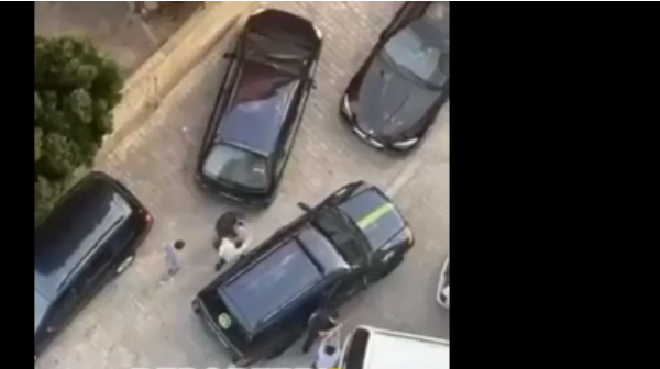 GRUSHTE E SHKOPINJ/ “Plas” sherri mes 4 shqiptarëve në parkimin e makinave, publikohen pamjet (VIDEO)
