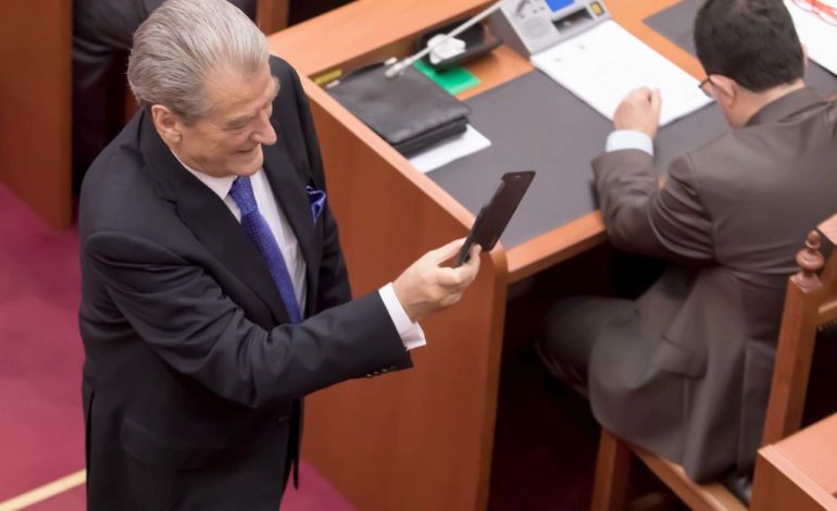ÇFARË PRITET? Lulzim Basha e përjashtoi, po a do të shkojë Berisha në Kuvend?