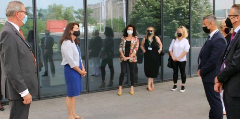 ARRESTOHET NJË DIPLOMAT MAQEDONAS NË BEOGRAD/ Transportoi në mënyrë të paligjshme një zyrtar armen përmes një…