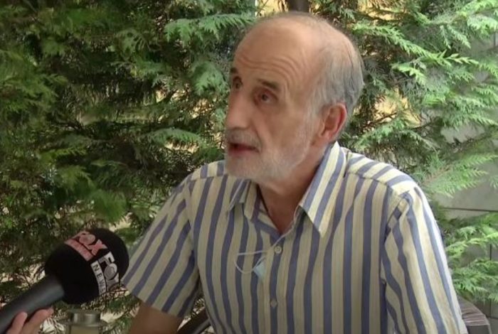 “GJUHA SHQIPE PO MASAKROHET”/ Edmond Tupe: Pa gjuhë nuk ka komb, ky snobizëm i neveritshëm është i rrezikshëm