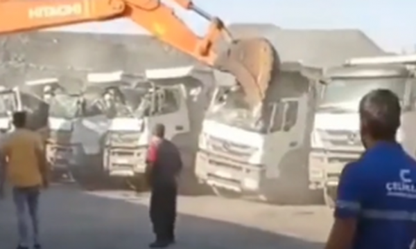 KISHTE MUAJ PA I DHËNË RROGËN/ I riu në Turqi hakmerret ndaj pronarit, merr buldozerin…